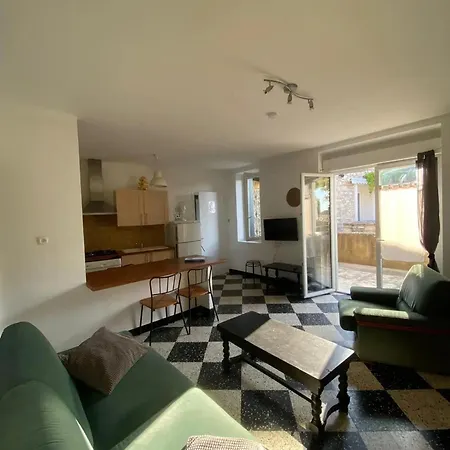Holiday home Maison Accueillante: L'aven Retreat With Shared Pool *