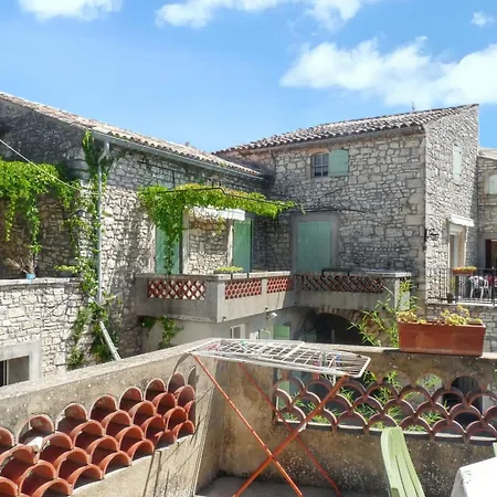Maison Accueillante: L'aven Retreat With Shared Pool *