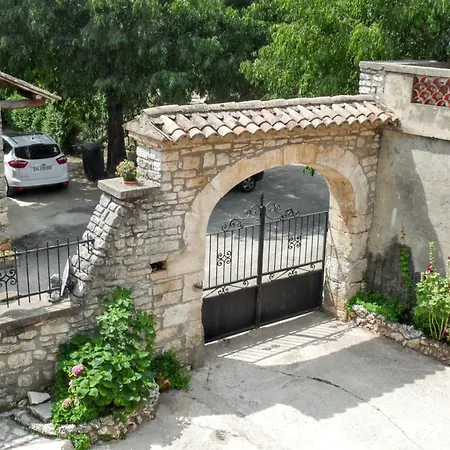 Maison Accueillante: L'aven Retreat With Shared Pool Holiday home