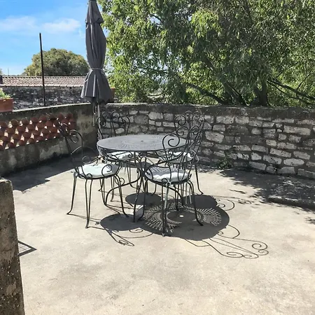 Maison Accueillante A Avec Piscine Partagee *